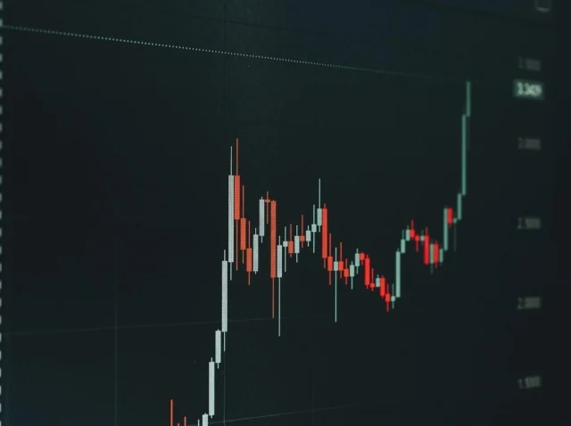 Photo by Arthur A Riziká a príležitosti pri investovaní do kryptomien