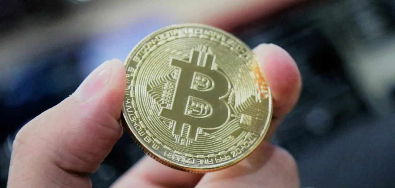 Photo by Expect Best Ako investovať do bitcoinu v roku 2025